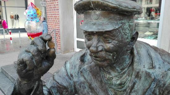 Bronzestatue August Felten